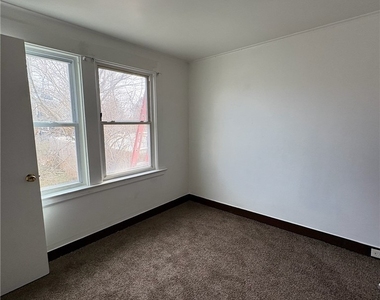 189 Westminster Avenue - Photo Thumbnail 13