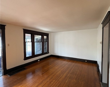 189 Westminster Avenue - Photo Thumbnail 5