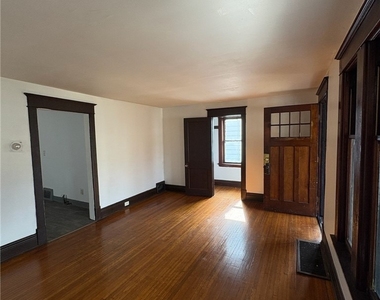 189 Westminster Avenue - Photo Thumbnail 4