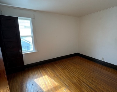 189 Westminster Avenue - Photo Thumbnail 9