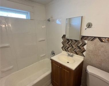189 Westminster Avenue - Photo Thumbnail 15