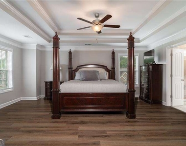 301 Cochin Drive - Photo Thumbnail 3