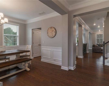 301 Cochin Drive - Photo Thumbnail 7