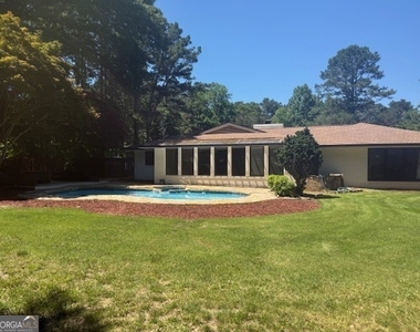 558 Kenwood Road - Photo Thumbnail 28