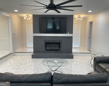 558 Kenwood Road - Photo Thumbnail 2