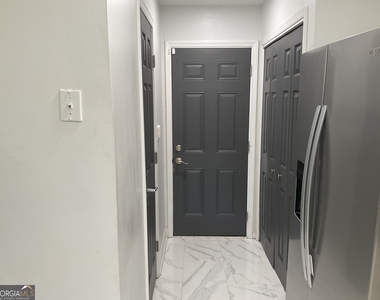 558 Kenwood Road - Photo Thumbnail 12