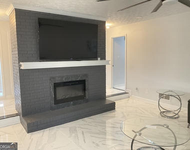 558 Kenwood Road - Photo Thumbnail 4