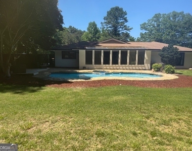 558 Kenwood Road - Photo Thumbnail 6