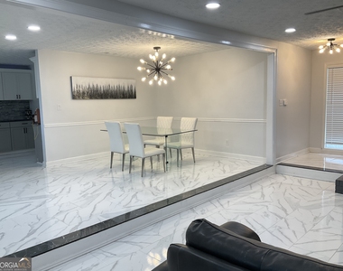 558 Kenwood Road - Photo Thumbnail 5