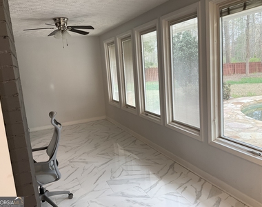 558 Kenwood Road - Photo Thumbnail 8