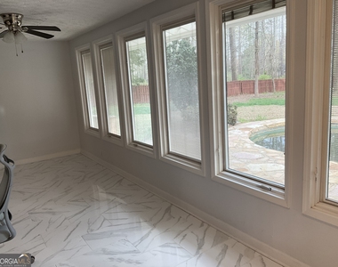 558 Kenwood Road - Photo Thumbnail 6