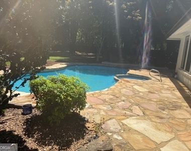 558 Kenwood Road - Photo Thumbnail 5