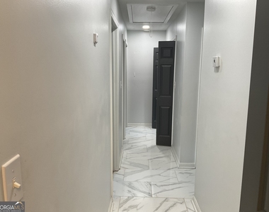 558 Kenwood Road - Photo Thumbnail 10