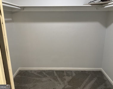 558 Kenwood Road - Photo Thumbnail 16