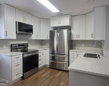 103 W 15th Street - Photo Thumbnail 3