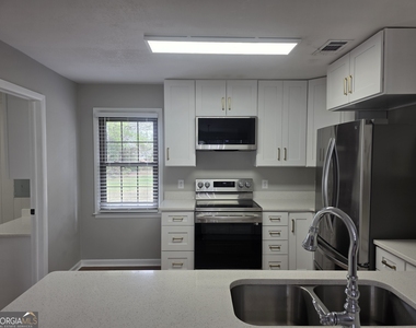 103 W 15th Street - Photo Thumbnail 5