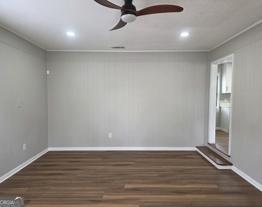 103 W 15th Street - Photo Thumbnail 2