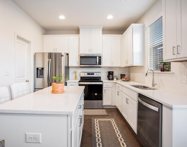 2414 Fitts Drive - Photo Thumbnail 9