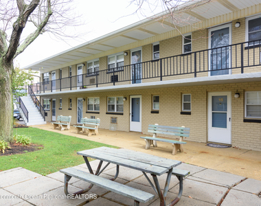 455 Ocean Boulevard - Photo Thumbnail 9