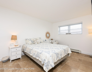 455 Ocean Boulevard - Photo Thumbnail 6