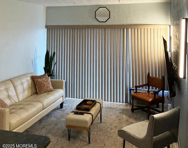 21 Leroy Place - Photo Thumbnail 5
