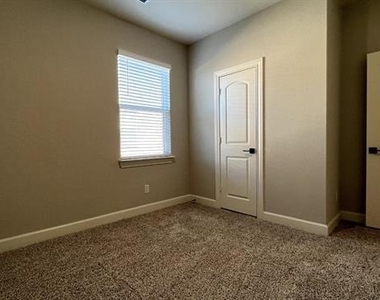 1913 Mckee Court - Photo Thumbnail 17