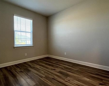 1913 Mckee Court - Photo Thumbnail 23