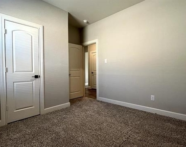 1913 Mckee Court - Photo Thumbnail 18