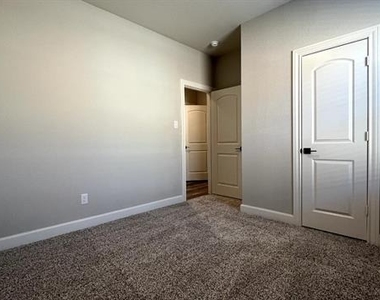 1913 Mckee Court - Photo Thumbnail 13