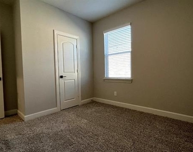 1913 Mckee Court - Photo Thumbnail 15