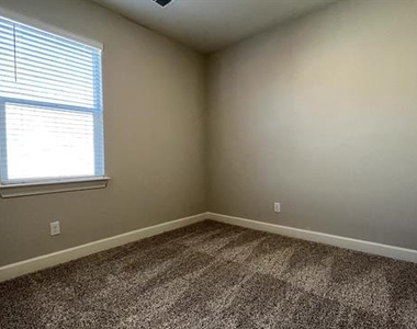 1913 Mckee Court - Photo Thumbnail 14