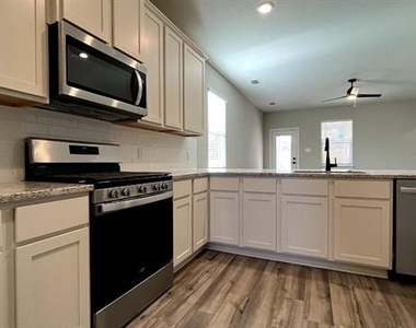 1913 Mckee Court - Photo Thumbnail 4