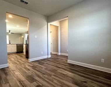 1913 Mckee Court - Photo Thumbnail 11
