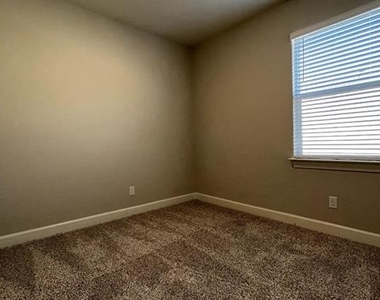 1913 Mckee Court - Photo Thumbnail 16