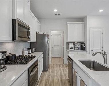 4101 Valley Mills Drive - Photo Thumbnail 11