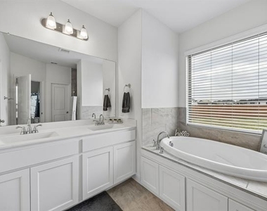 4101 Valley Mills Drive - Photo Thumbnail 17