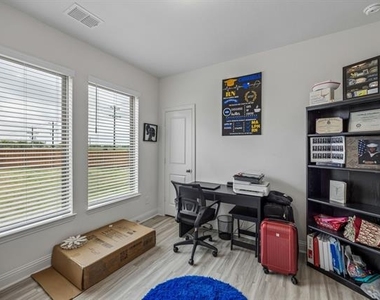 4101 Valley Mills Drive - Photo Thumbnail 4