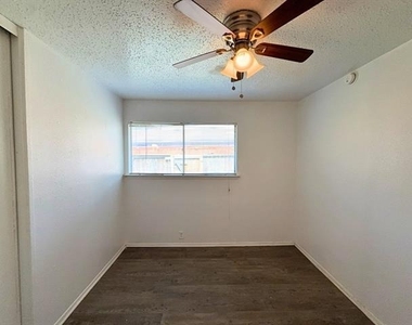 2613 Amherst Court - Photo Thumbnail 7
