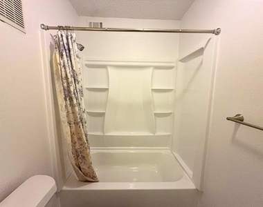 2613 Amherst Court - Photo Thumbnail 6