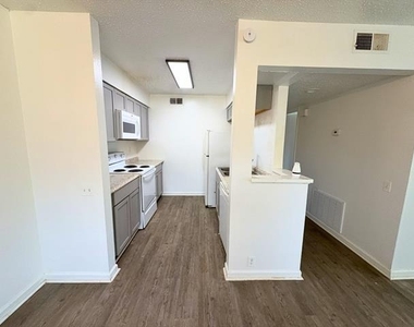 2613 Amherst Court - Photo Thumbnail 3