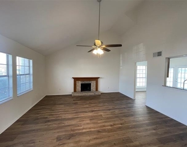 1513 Liberty Lane - Photo Thumbnail 3