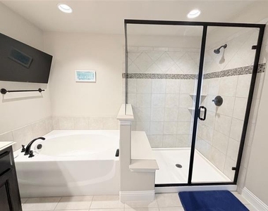 305 Tottenham Court - Photo Thumbnail 13