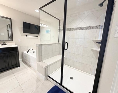 305 Tottenham Court - Photo Thumbnail 16
