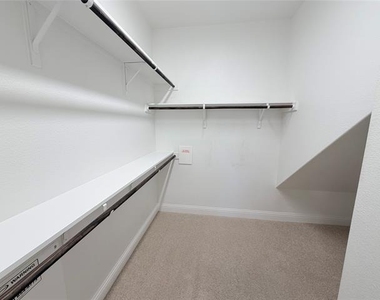 305 Tottenham Court - Photo Thumbnail 28