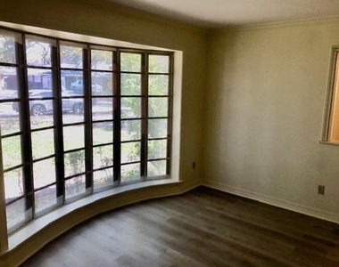6122 Burgundy Drive - Photo Thumbnail 4