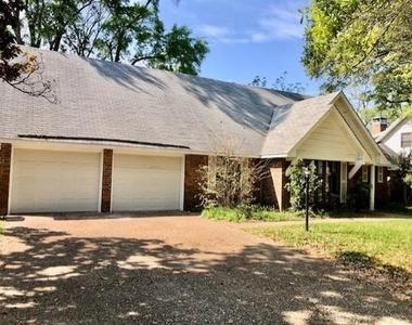 6122 Burgundy Drive - Photo Thumbnail 2