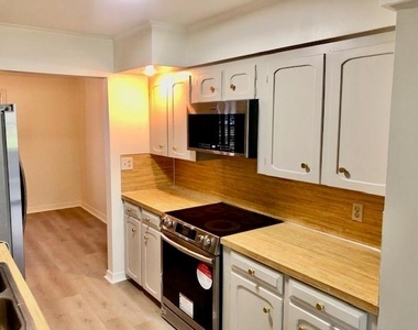 6122 Burgundy Drive - Photo Thumbnail 6