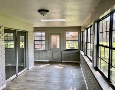 6122 Burgundy Drive - Photo Thumbnail 12
