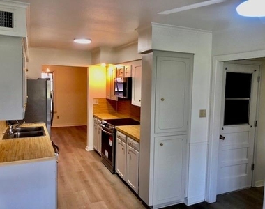 6122 Burgundy Drive - Photo Thumbnail 7