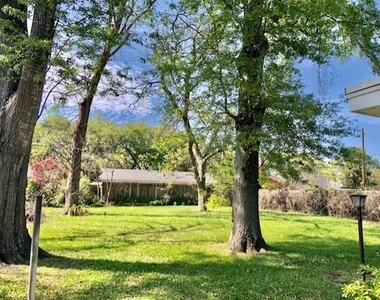 6122 Burgundy Drive - Photo Thumbnail 3